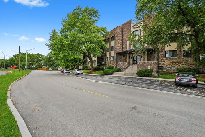 Property Photo:  7100 W 95th Street 312  IL 60453 