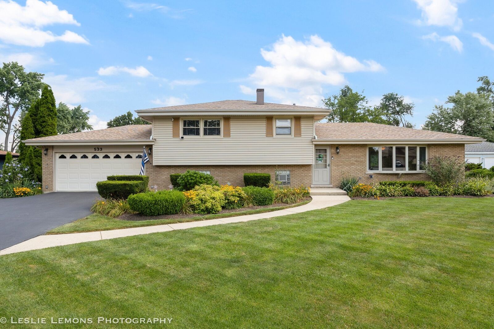 Property Photo:  533 Seward Street  IL 60172 