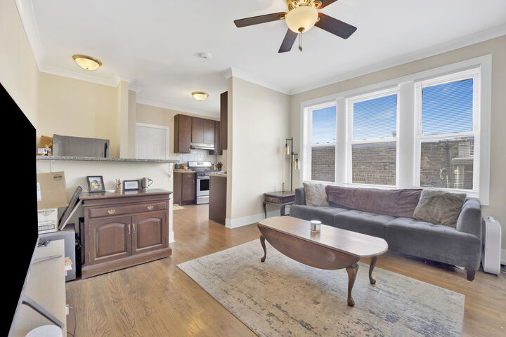 Property Photo:  3153 W Augusta Boulevard 1B  IL 60622 