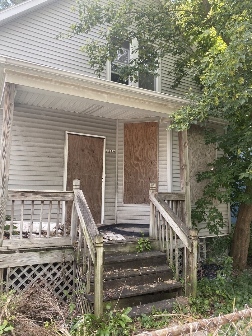Property Photo: 7537 S Saint Lawrence Avenue IL 60619