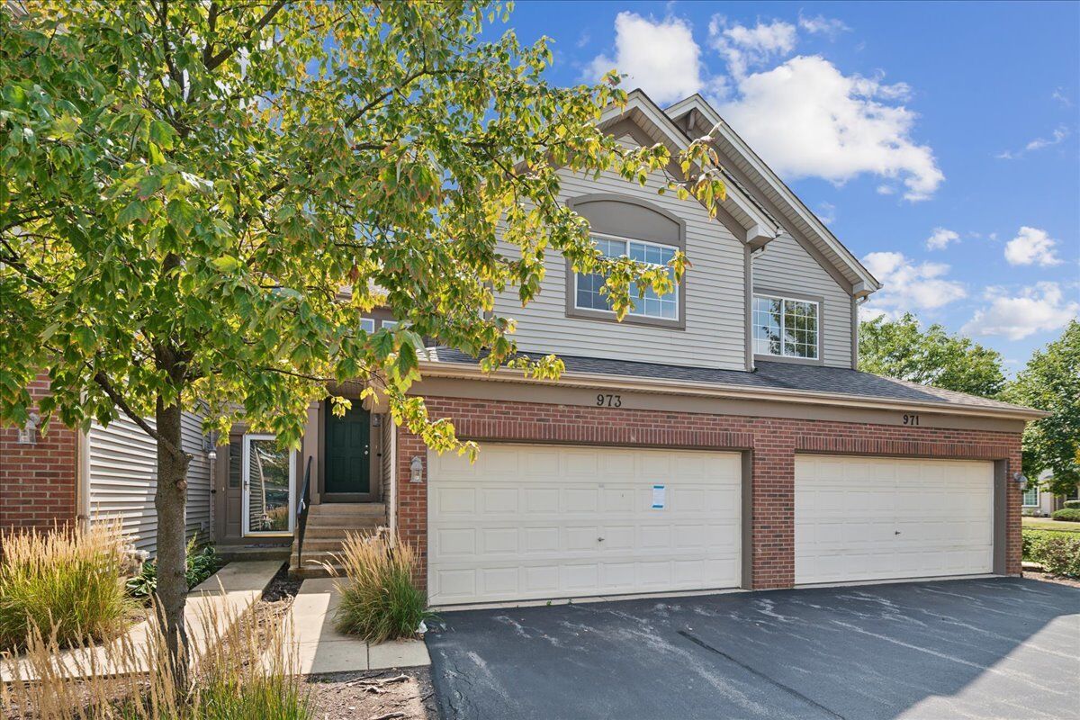 Property Photo: 973 Parkhill Circle 973 IL 60502