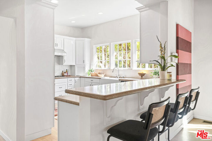Property Photo:  1128 Canyon Trail  CA 90290 