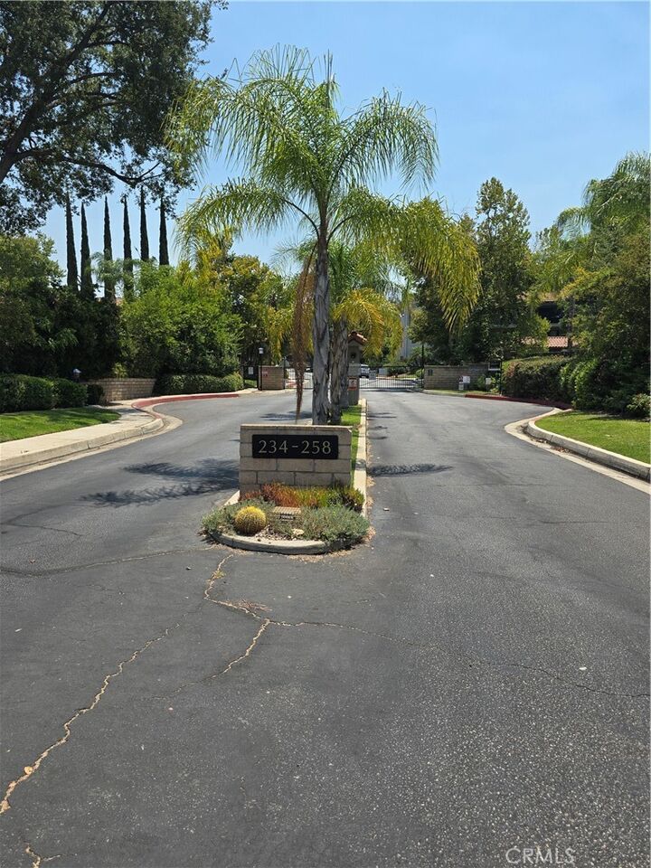 Property Photo: 254 E Fern 211 CA 92373