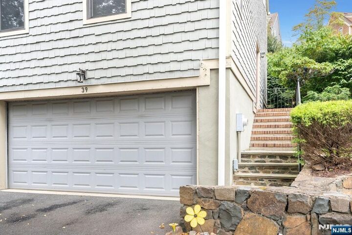 Property Photo:  39 Tanager Court  NJ 07470 