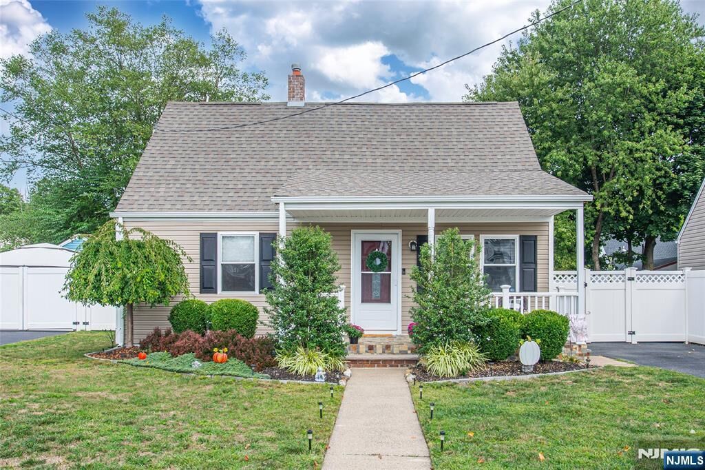 Property Photo:  90 Burnside Place  NJ 07420 