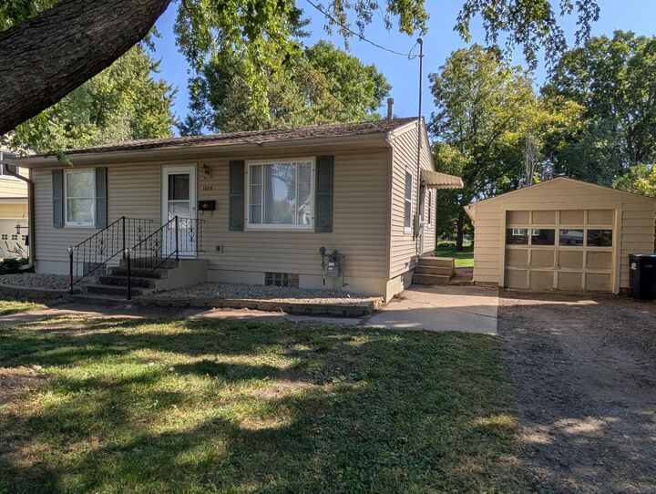 1015 College Street  Northfield MN 55057 photo