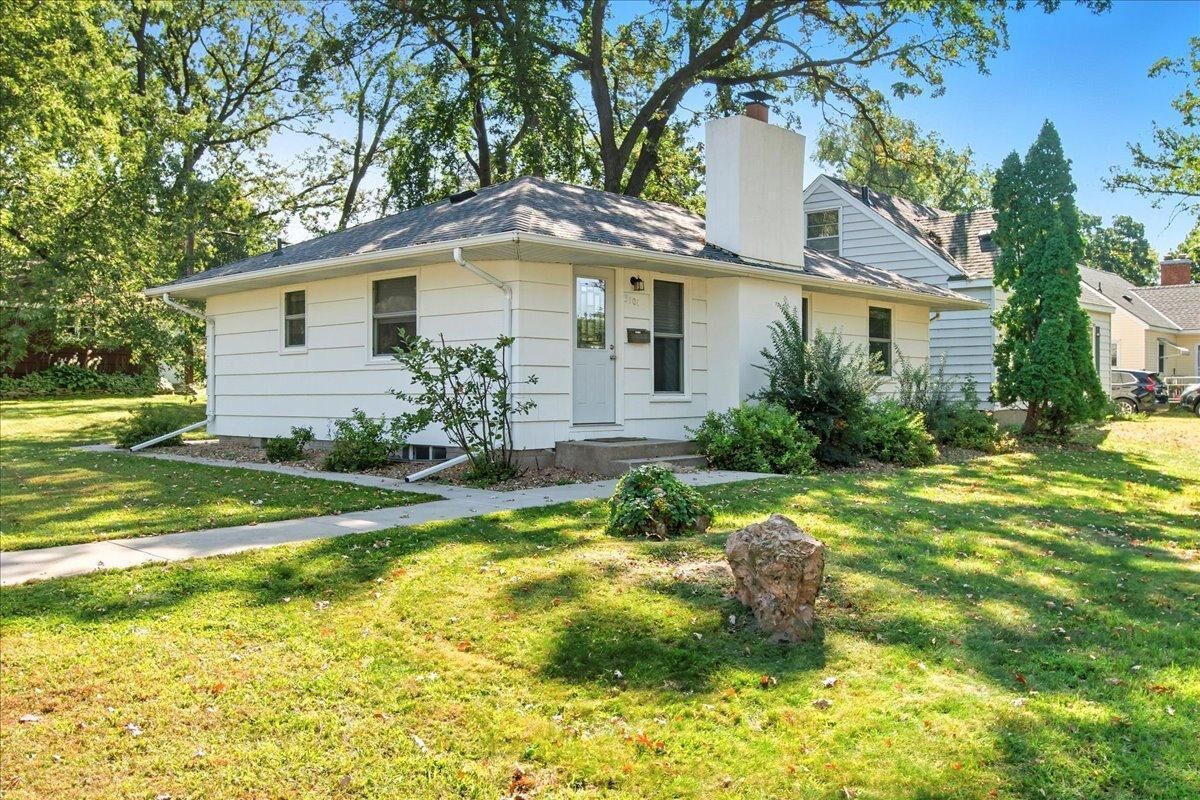 Property Photo:  3101 Texas Avenue S  MN 55426 