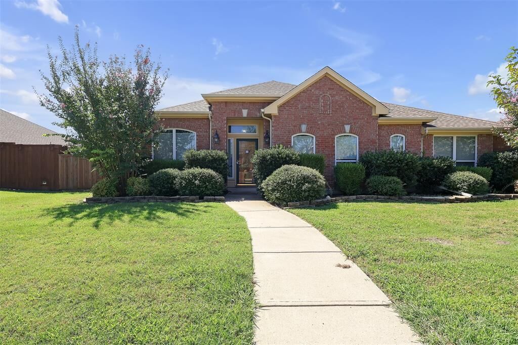 Property Photo:  529 Covey Trail  TX 75087 