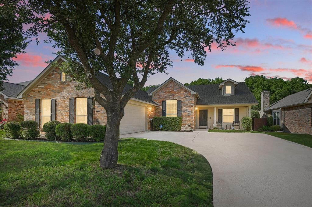 Property Photo:  6008 Creekway Drive  TX 76226 