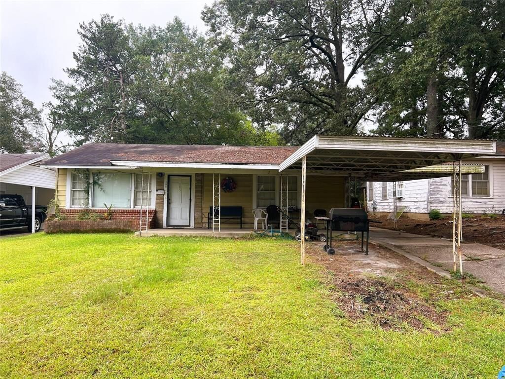 Property Photo: 105 James Street LA 71040