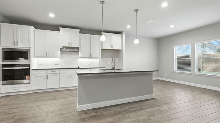 Property Photo:  1412 Leonard Court  TX 76063 