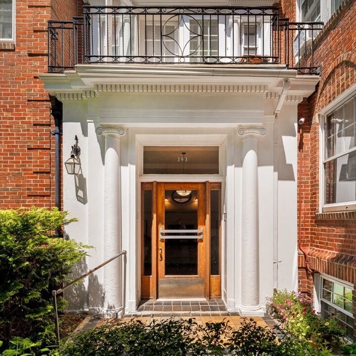 Property Photo:  393 Broadway 24  MA 02139 