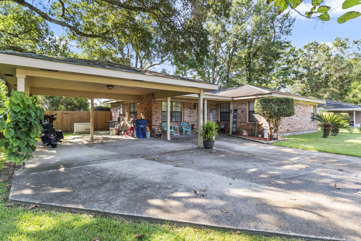 Property Photo:  703 Auburn Dr  LA 70634 