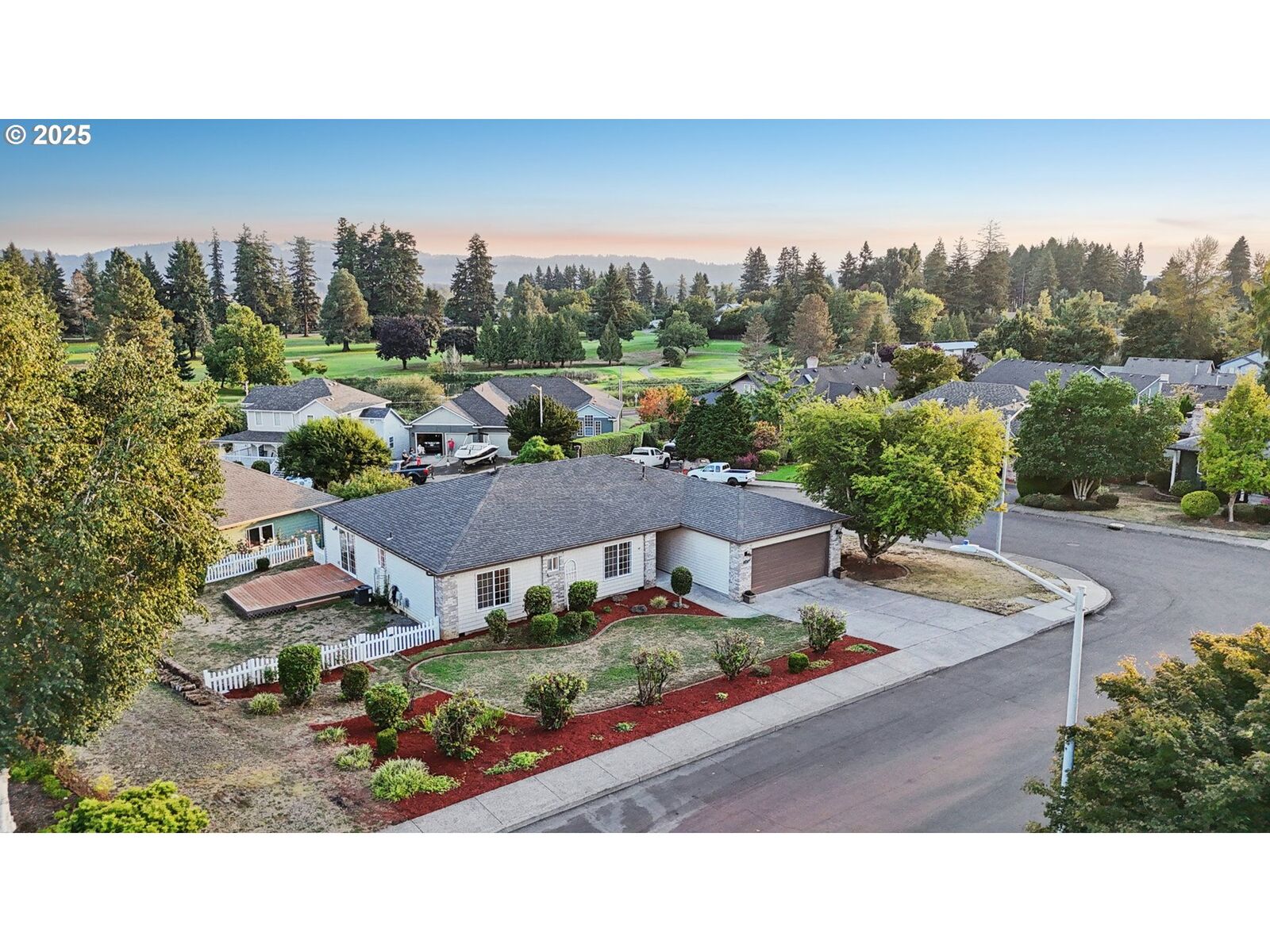 Property Photo:  4202 L Cir  WA 98671 