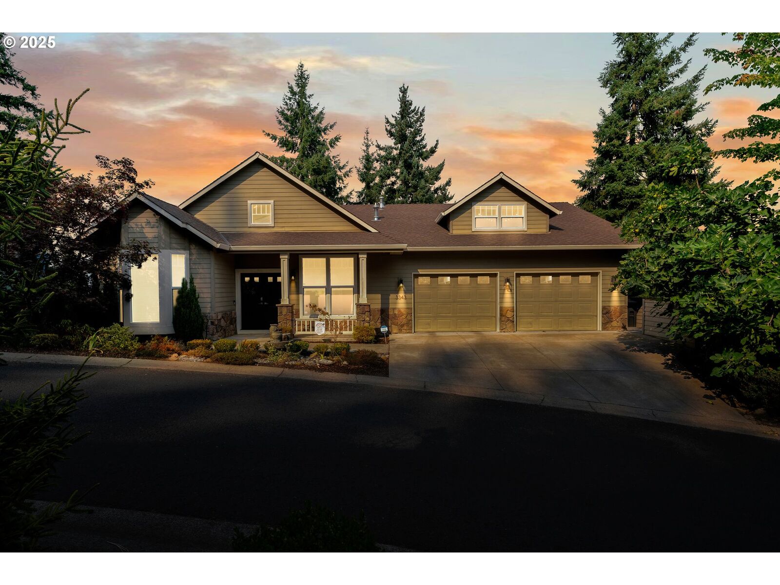 Property Photo:  3343 Bentley Ave  OR 97405 