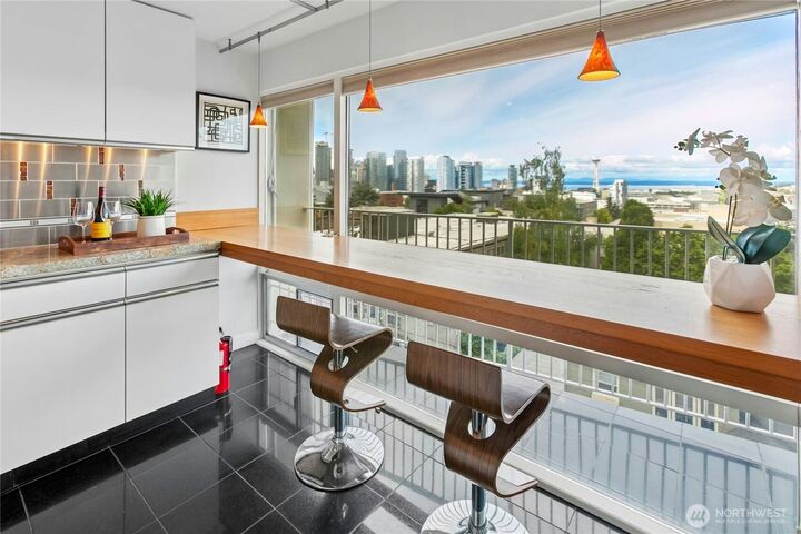 Property Photo:  525  Belmont Avenue E 4F  WA 98102 