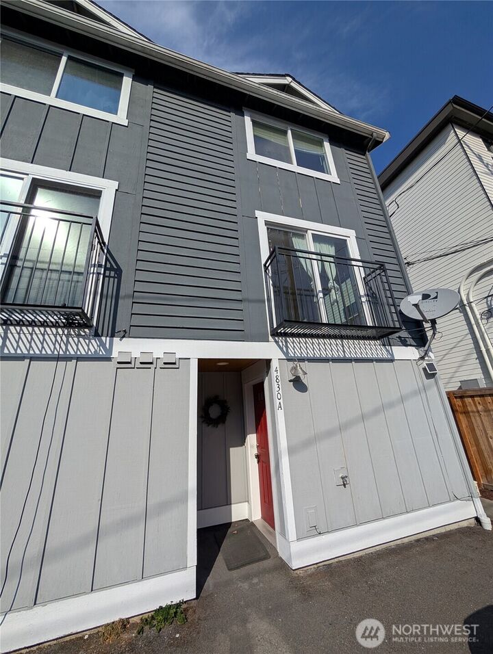 Property Photo:  4830  40th Avenue SW A  WA 98116 