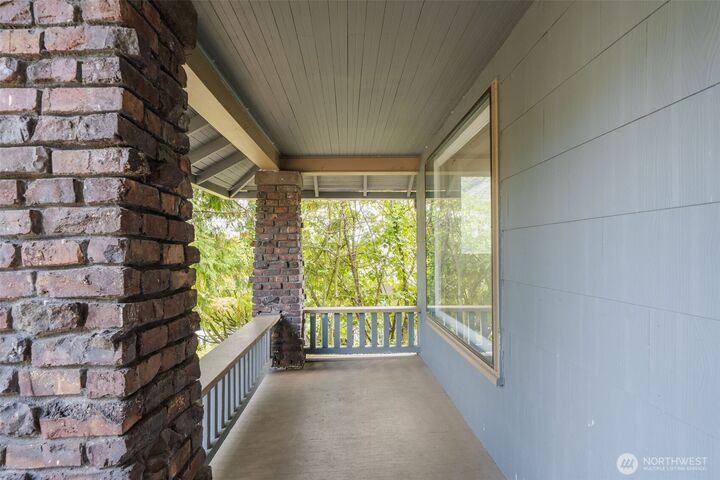 Property Photo:  329 NE 51st Street  WA 98105 