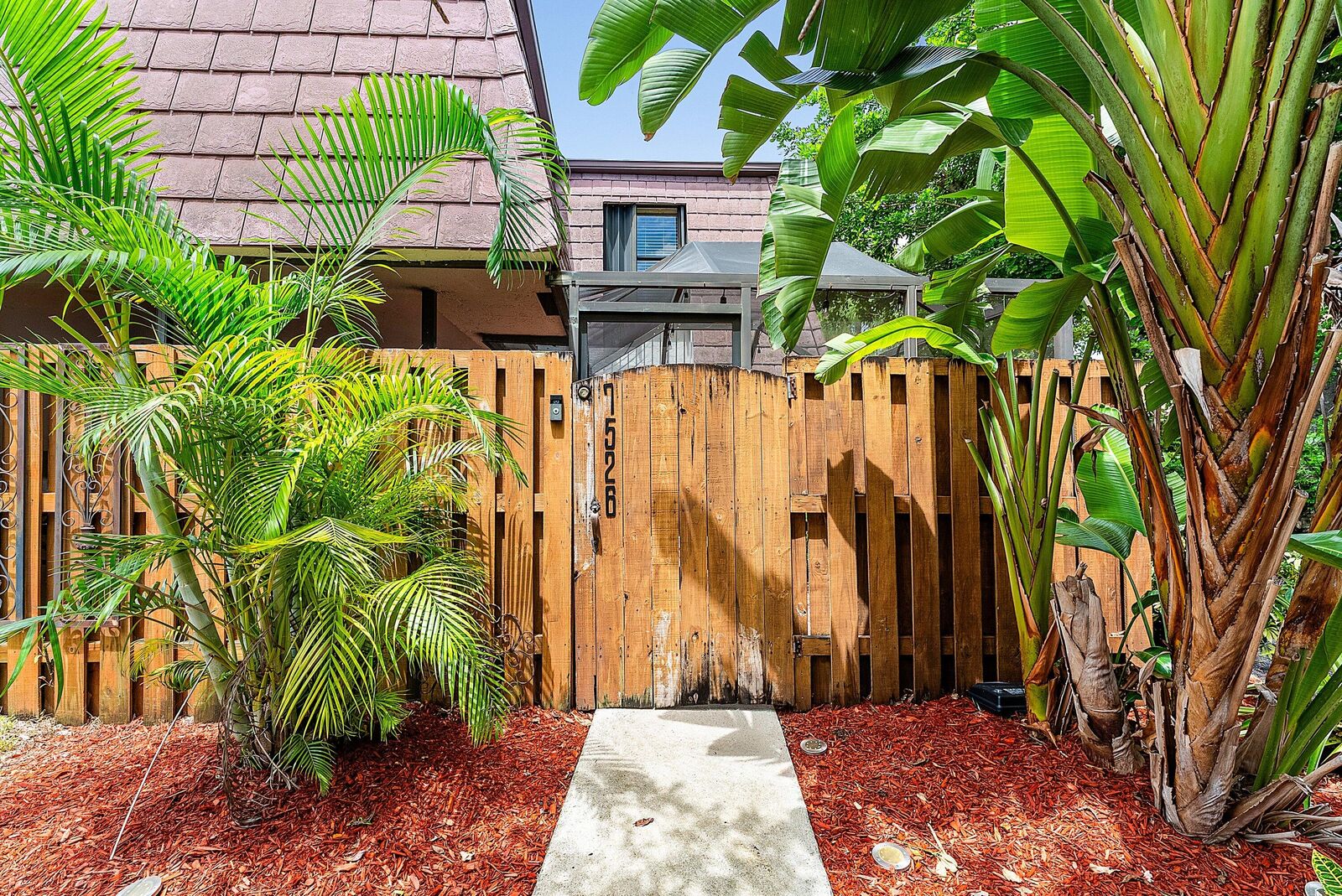 Property Photo:  7526 Courtyard Run E  FL 33433 