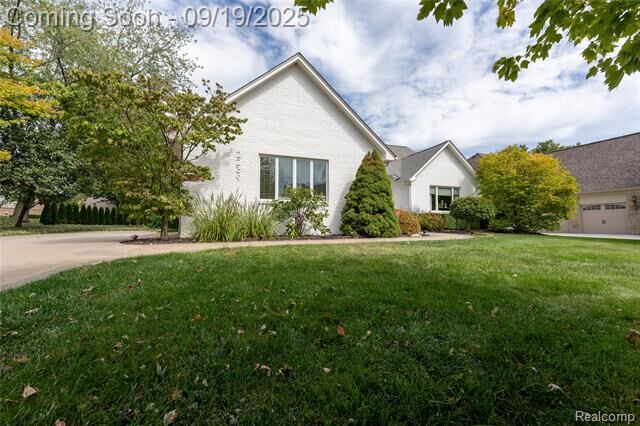 Property Photo:  2239 Regency Hills Drive  MI 48316