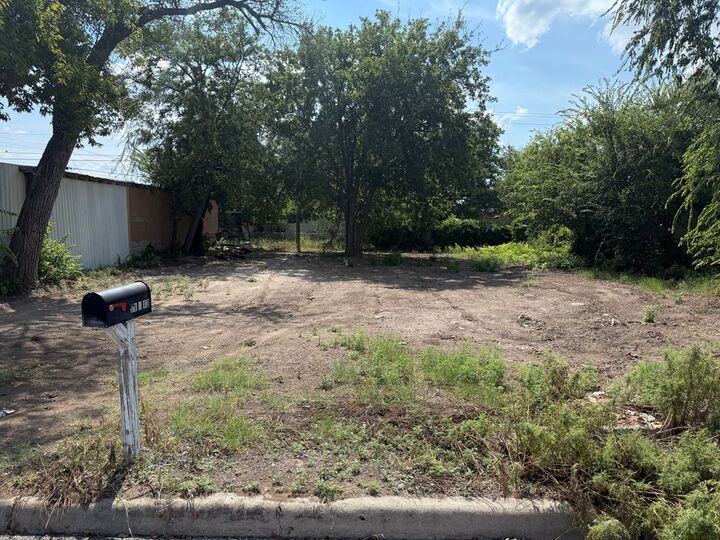 Property Photo: 71 13th St TX 76903