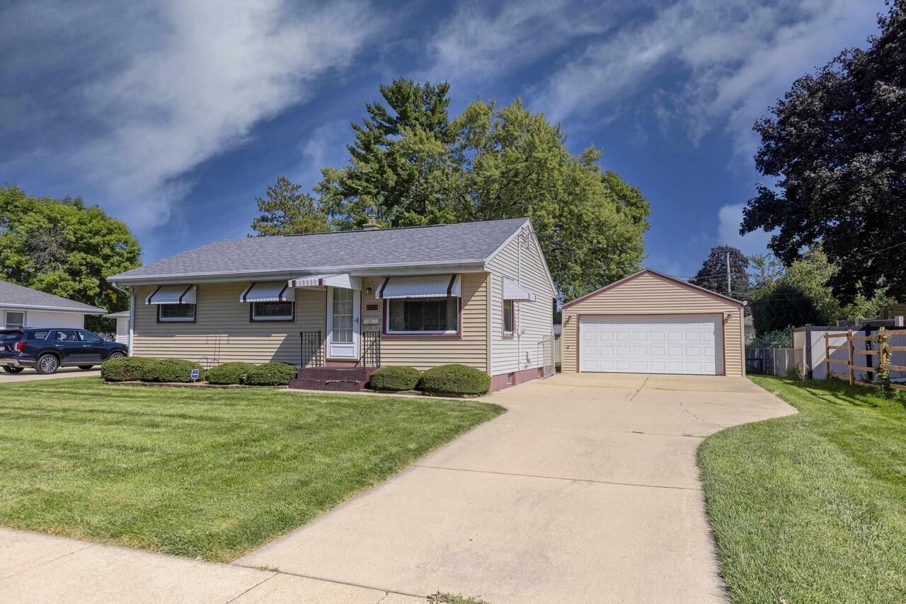 Property Photo: 1233 Monterey Lane WI 53546