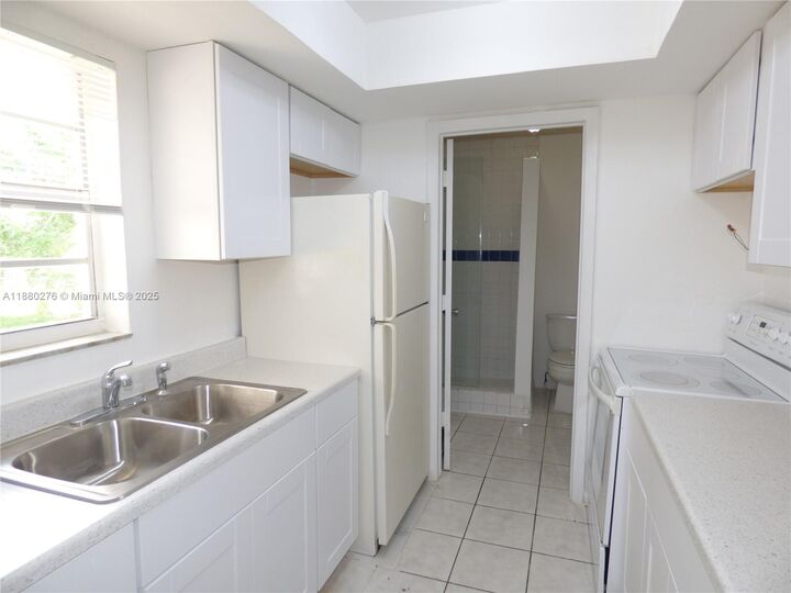 Property Photo: 3560 NW 8th St FL 33311