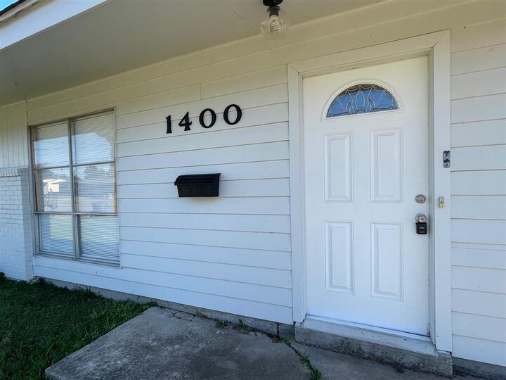 Property Photo:  1400 Cactus Drive  LA 70607 