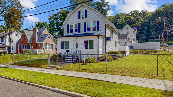 Property Photo:  82 Nepaug Street  CT 06106 