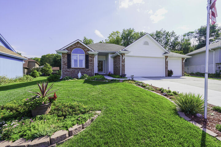 Property Photo:  105 Cambridge  Circle  IA 51503 