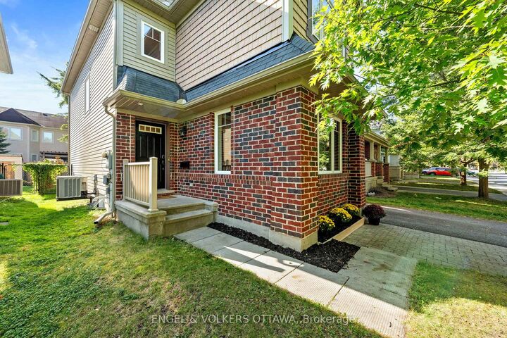 Property Photo:  416 Vendevale Avenue  ON K2S 0M6 