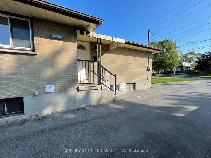 Photo de la propriété:  334 Stevenson Road N Upper  ON L1J 5N2 