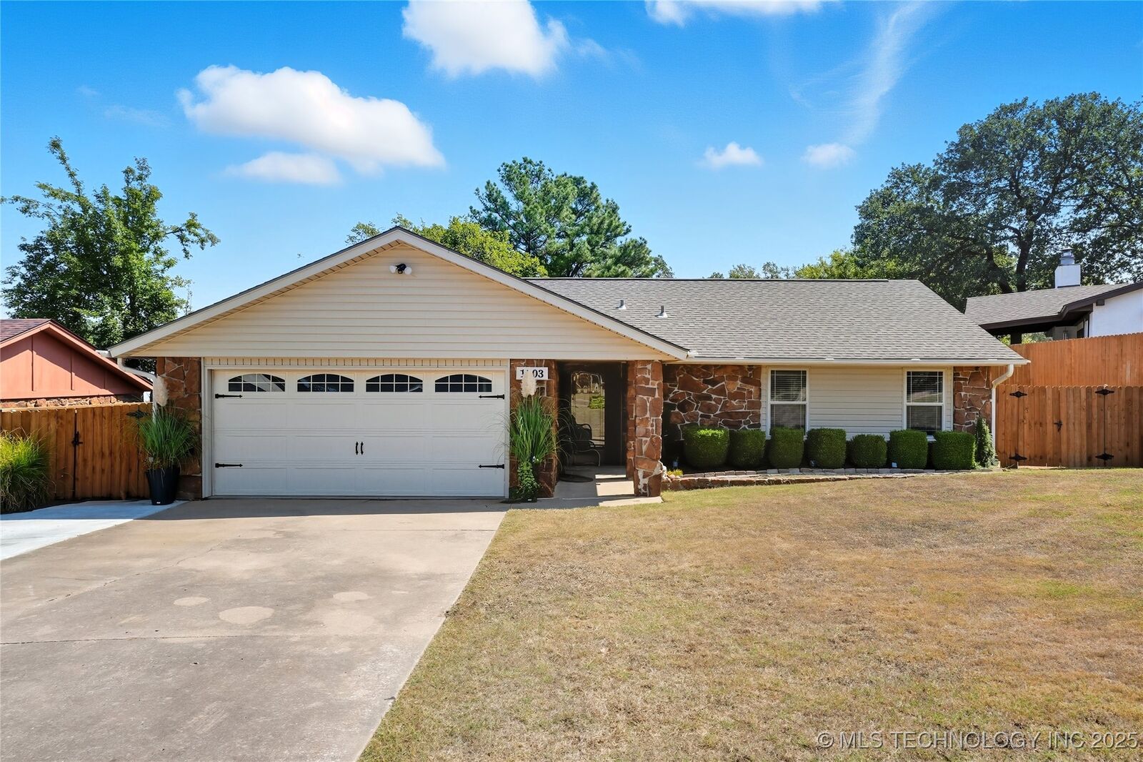Property Photo:  1503 Briarwood Lane  OK 74437 