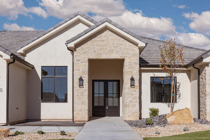 Property Photo:  3125 E 2170 S  UT 84790 