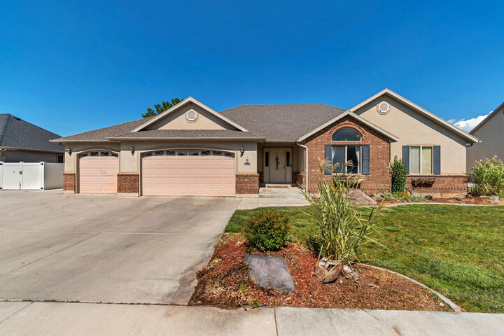 Property Photo:  1591 E 1550 S  UT 84660