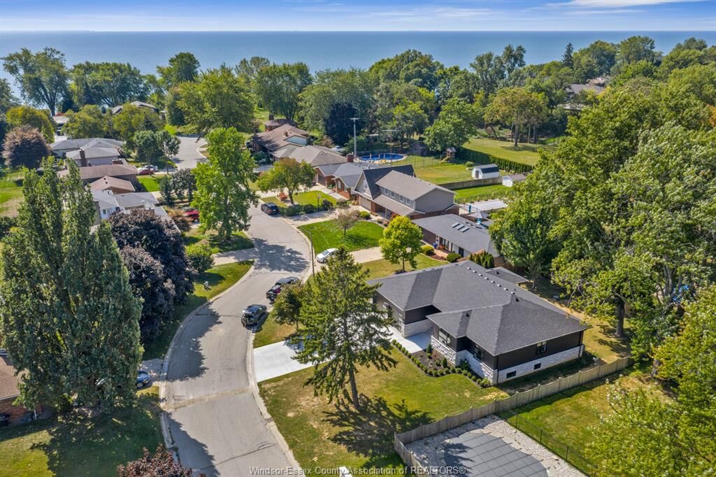 Property Photo:  1499 Fuller Drive  ON N9Y 3M7 
