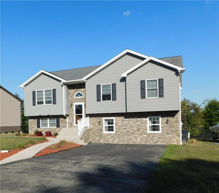 Property Photo:  309 Shagbark Road  PA 15442 