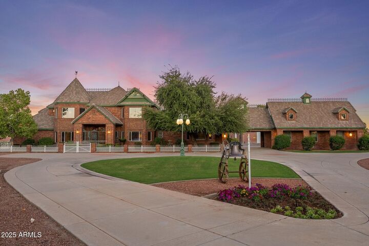 Property Photo:  2025 S Val Vista Drive  AZ 85295 