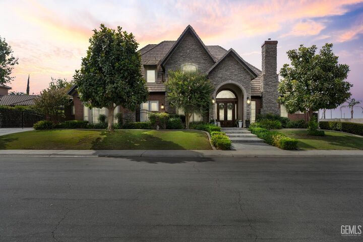 7233 Fountain Valley Drive  Bakersfield CA 93308 photo