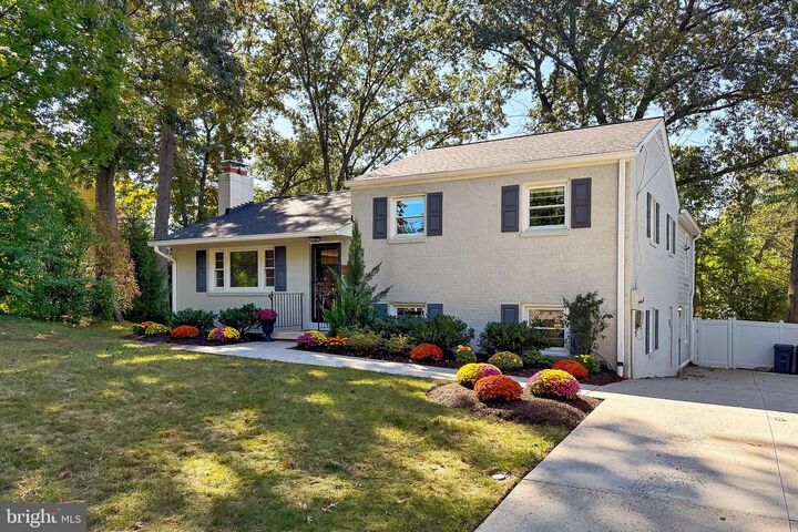 Property Photo:  421 Lincoln Avenue  VA 22046 