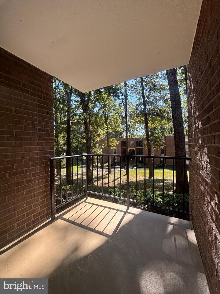 Property Photo: 3314 Woodburn Village Drive 13 VA 22003
