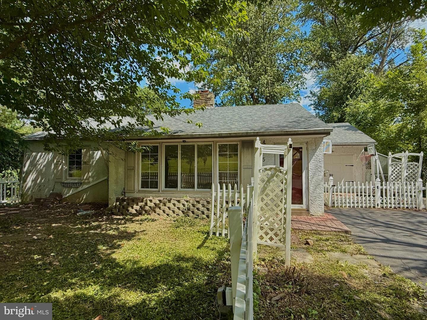 Property Photo:  5 Indian Path Lane  PA 19053 