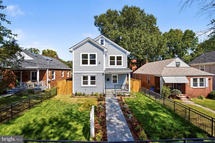 Property Photo:  1516 Evarts Street NE  DC 20018 