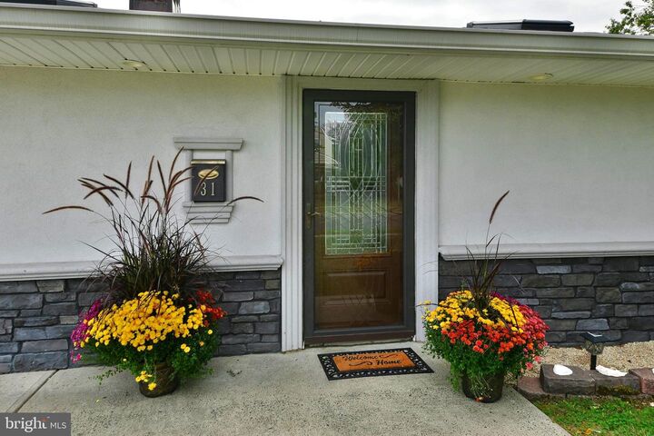 Property Photo: 31 Briaroot Lane PA 19054