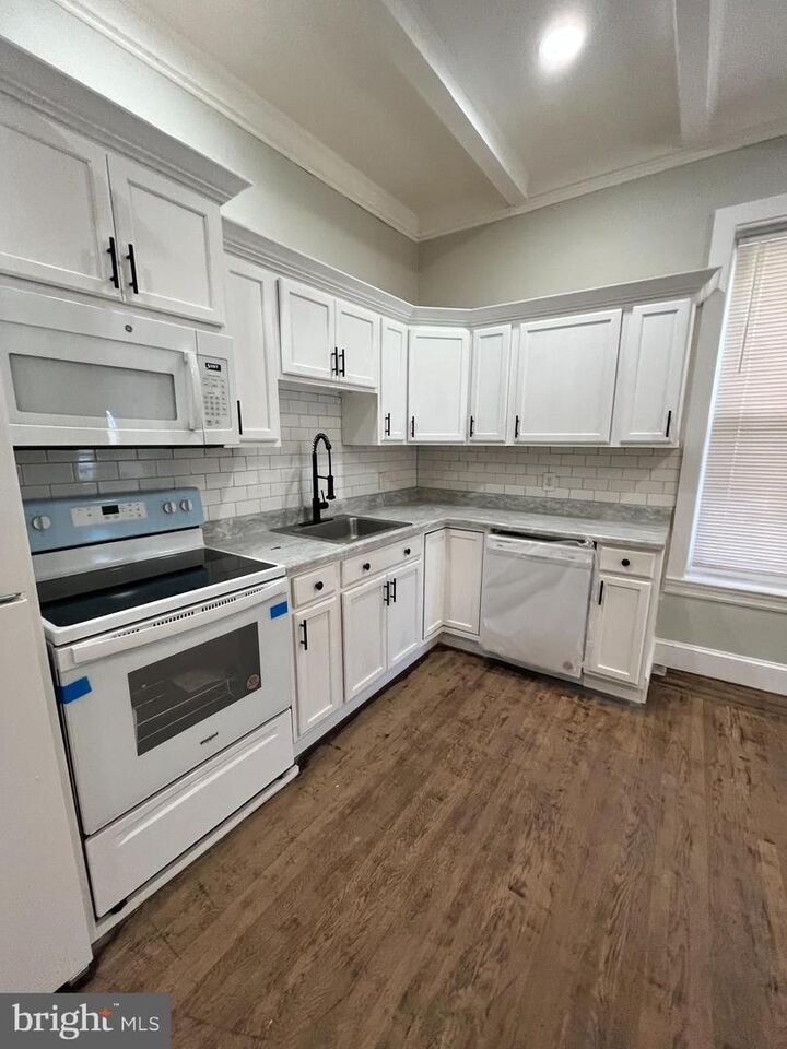 Property Photo:  853 Wynnewood Road 1  PA 19151 