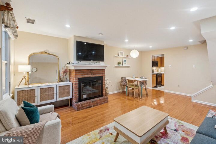 1110 Lombard Street 17  Philadelphia PA 19147 photo