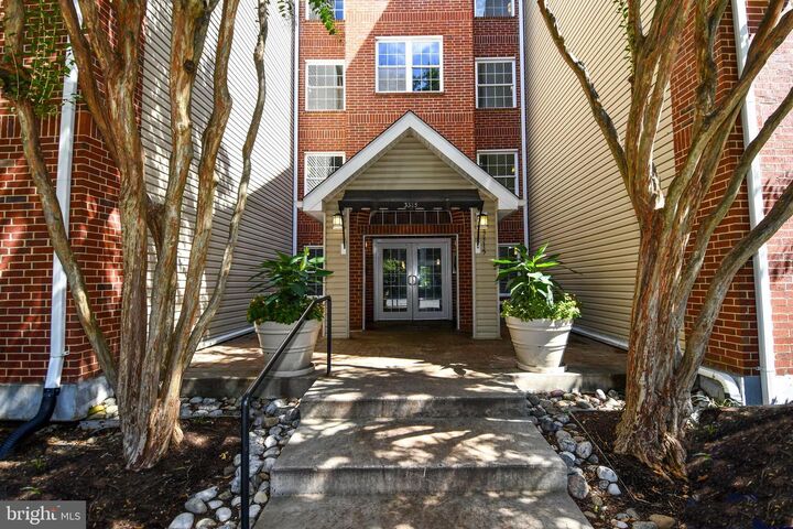 Property Photo:  3315 Wyndham Circle 1223  VA 22302 