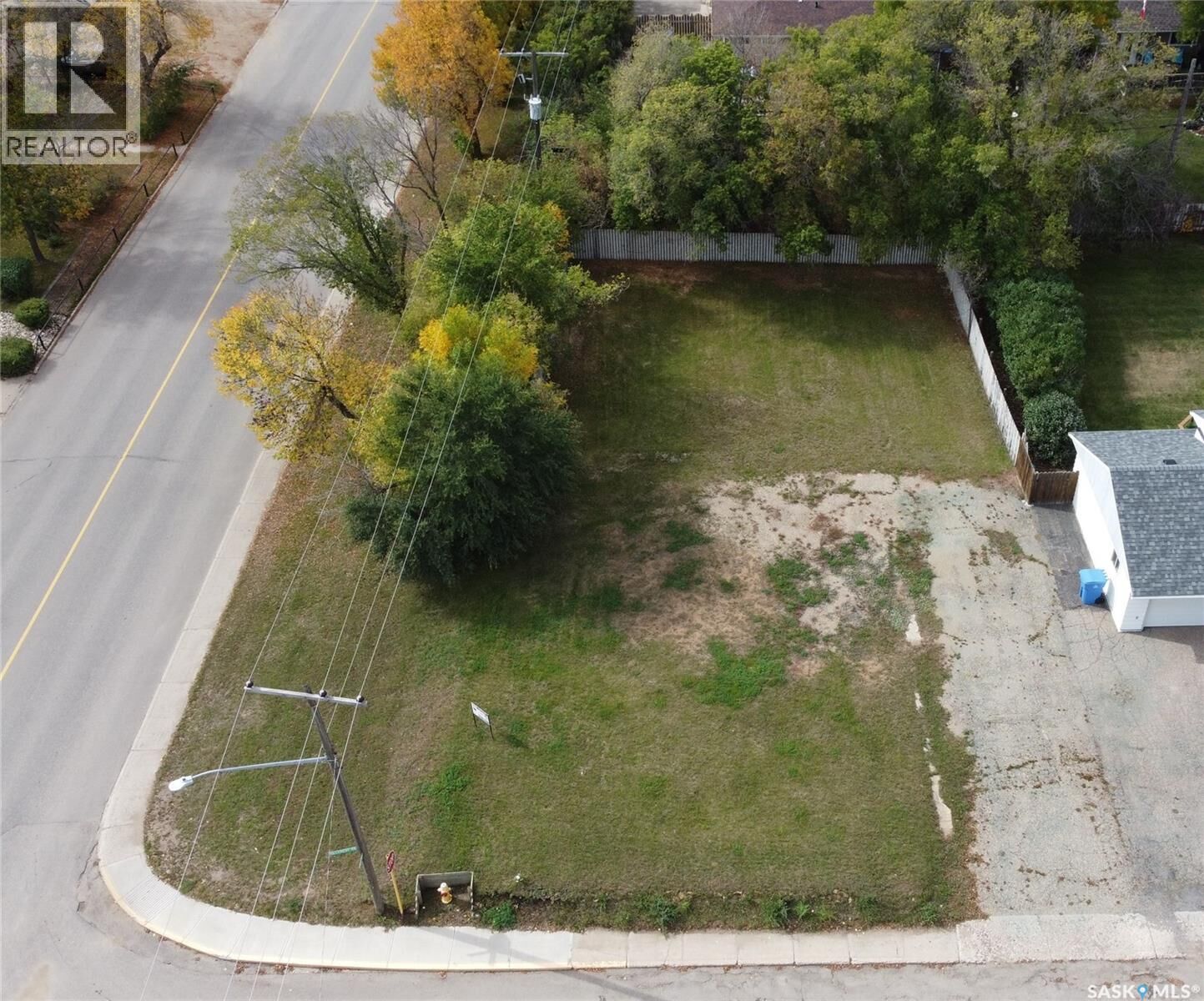Property Photo:  1011 Hillcrest Drive  SK S4A 1Y6 