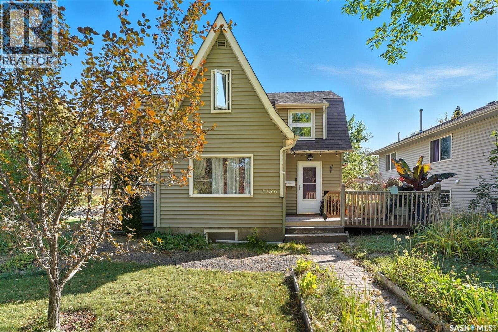 Property Photo: 1236 H Avenue N SK S7L 2E2
