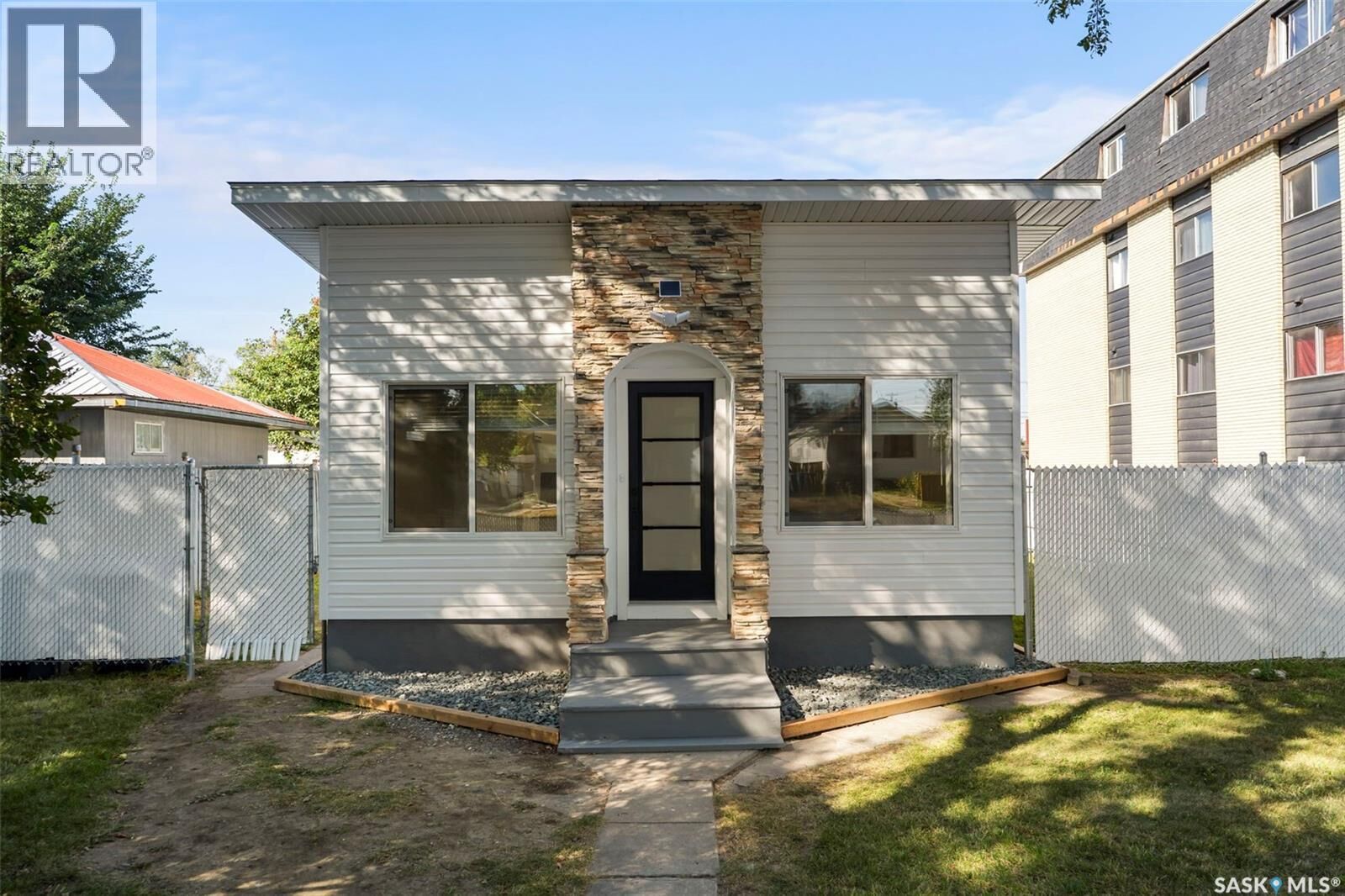 Property Photo: 117 U Avenue S SK S7M 3B9